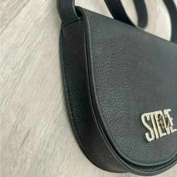 STEVE MADDEN- Turnlock Black Crossbody - Picture 3 of 8